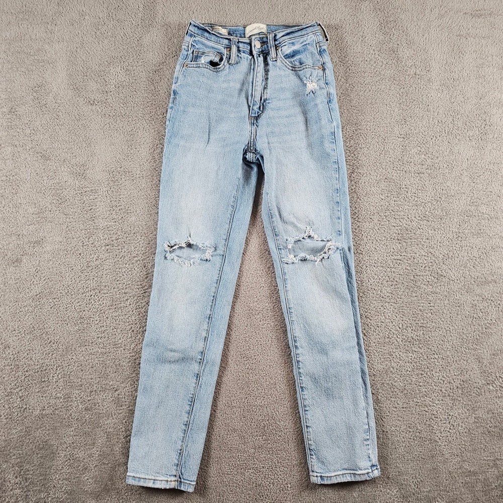 Universal Thread High‎ Rise 90s Slim Light Wash Distressed Jeans Size 00R